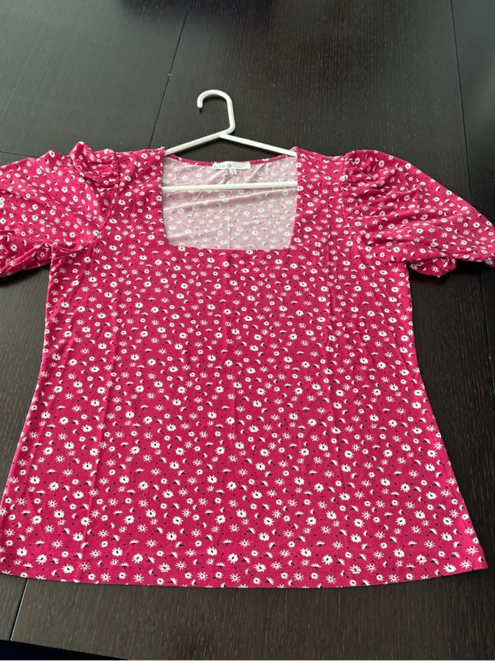 Cleo Square Neck All-Over Floral Puff-Sleeve Top in Berry Size L - Picture 5 of 10